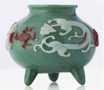 a_small_multi_colour_overlay_opaque_green_glass_tripod_jar_qianlong_pe_d5379615h