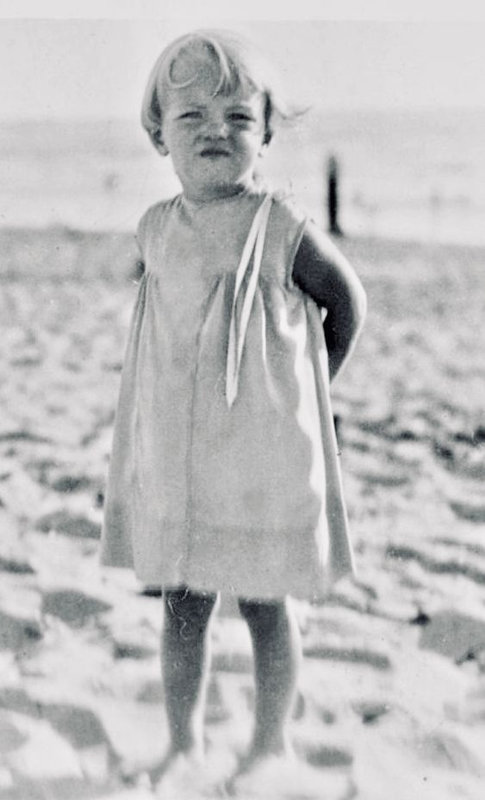 1928-07_08-santa_monica-02-beach-idamay_normajeane-010-1c