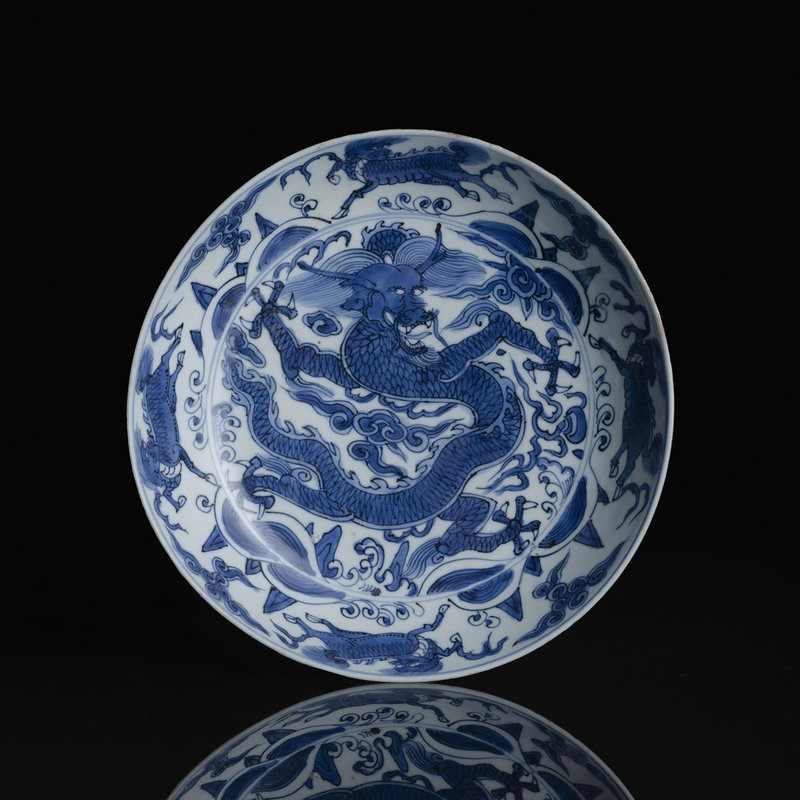 A blue and white dragon porcelain dish, underglaze-blue Jiajing six-character mark and of the period (1522-1566)
