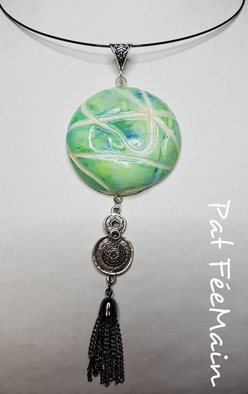 pendentif perle creuse vert bleu