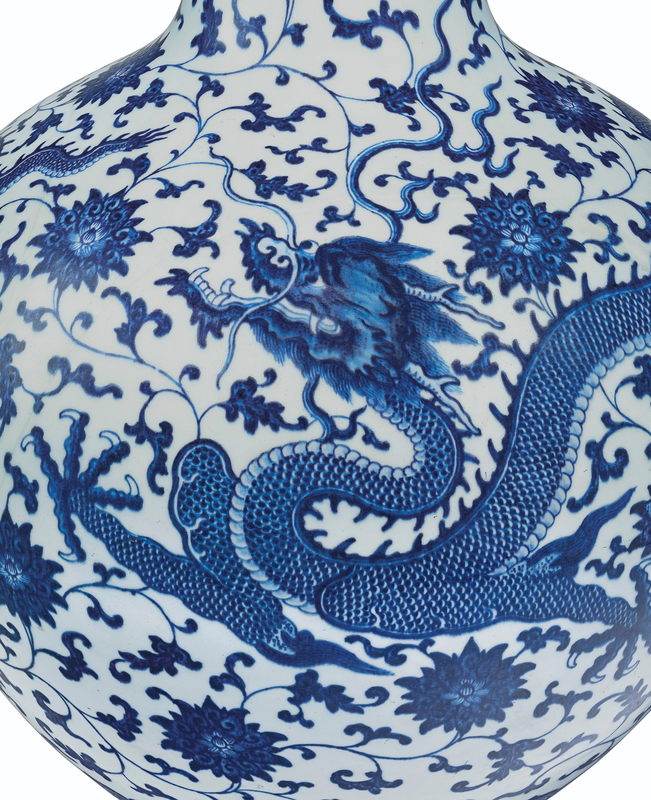 2019_NYR_17646_0763_005(a_very_rare_large_blue_and_white_dragon_and_lotus_vase_tianqiuping_qia)