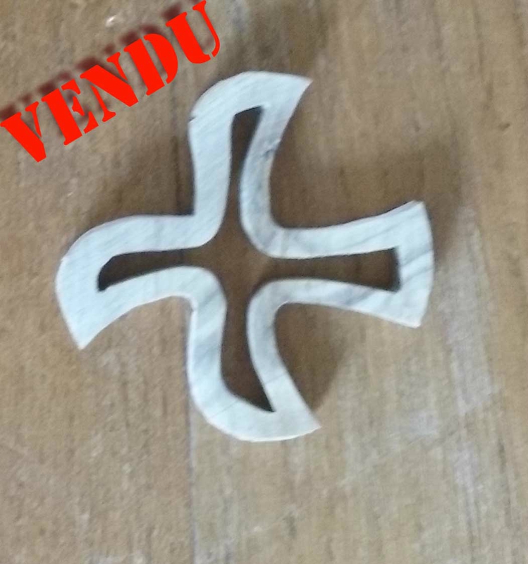 Collier croix de taizé II Vendu