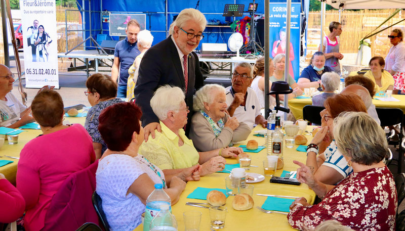 VILLAGE VACANCES 2022 REPAS FOYER CORINNE JJT