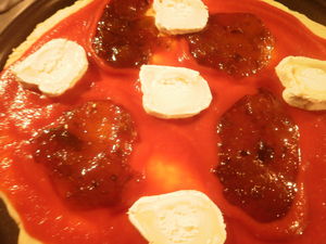 Pizza chèvre-figue. recettes Confiture de tomates cerise aux figues et sa brioche toastée