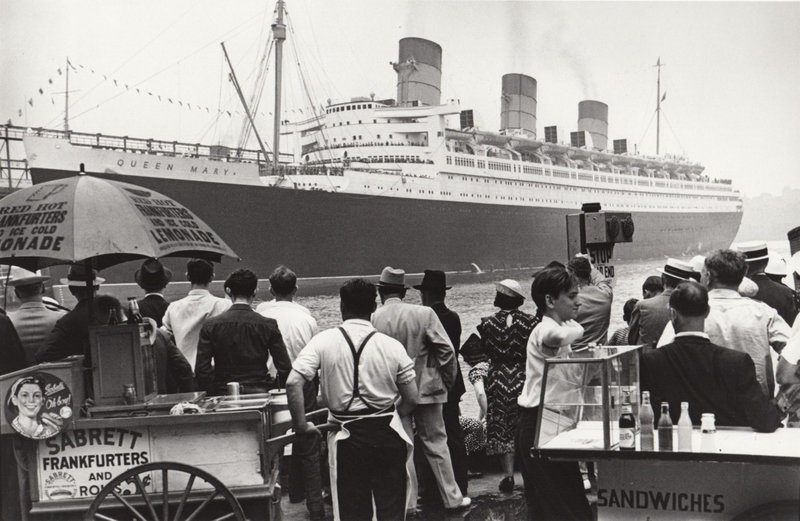 george-daniell_queen-mary-hotdog-stand-1