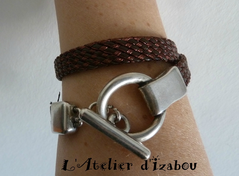 P1210319 Bracelet femme industriel cuir marron et fil de cuivre, double tour, fermoir toggle rond
