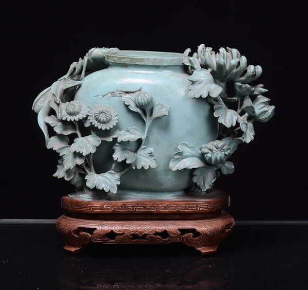 _small_turquoise_vase_decorated_with_flowers_1368186047942476