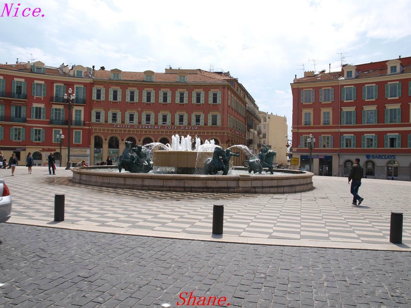 le 12 mai 2010 fontaine place Massena à Nice