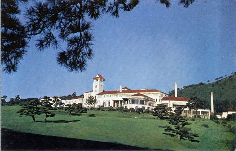 1954-02-07-japan-kawana-hotel-vue-1960s-golf