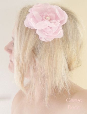 barrette cheveux mariage grande fleur pivoine rose perle 4