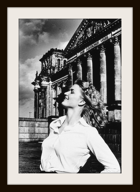 6_helmut-newton_reichstag-berlin-1987_copyright-helmut-newton-estate-x540q100