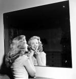 1949-06-21-d-warrensburg-02-house-03-mirror-012-1