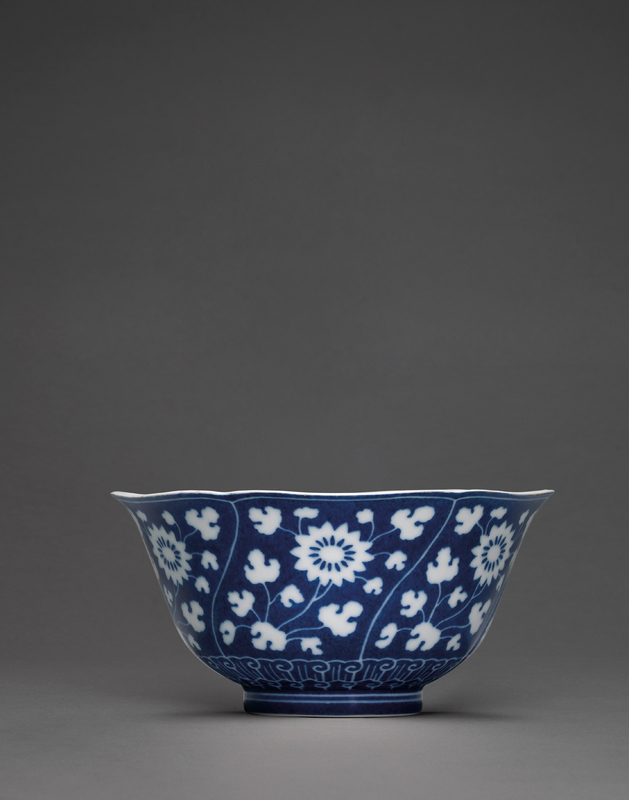 2014_HGK_03371_3252_000(a_reserve-decorated_blue_and_white_bowl_yongzheng_six-character_mark_w)