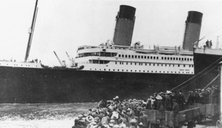 titanic_departing_southampton