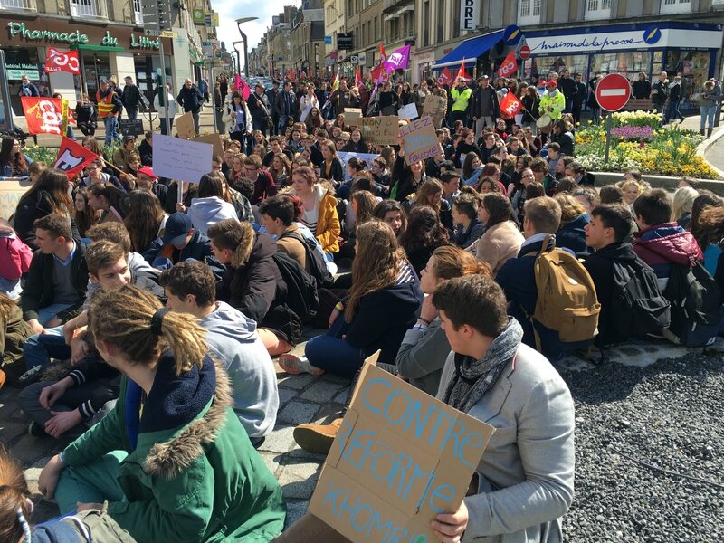 manifestation loi travail Avranches 31 mars 2016 lycéen défilé cortège place Littré sitting