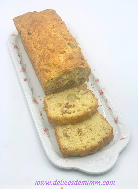 Cake aux olives, lard fumé, comté et parmesan 4