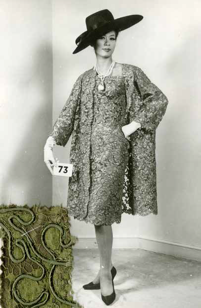 Cristóbal Balenciaga, manteau et robe de cocktail en dentelle Chantilly, 1953