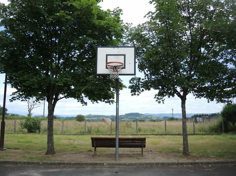 Arches, terrain de basket et banc (15)