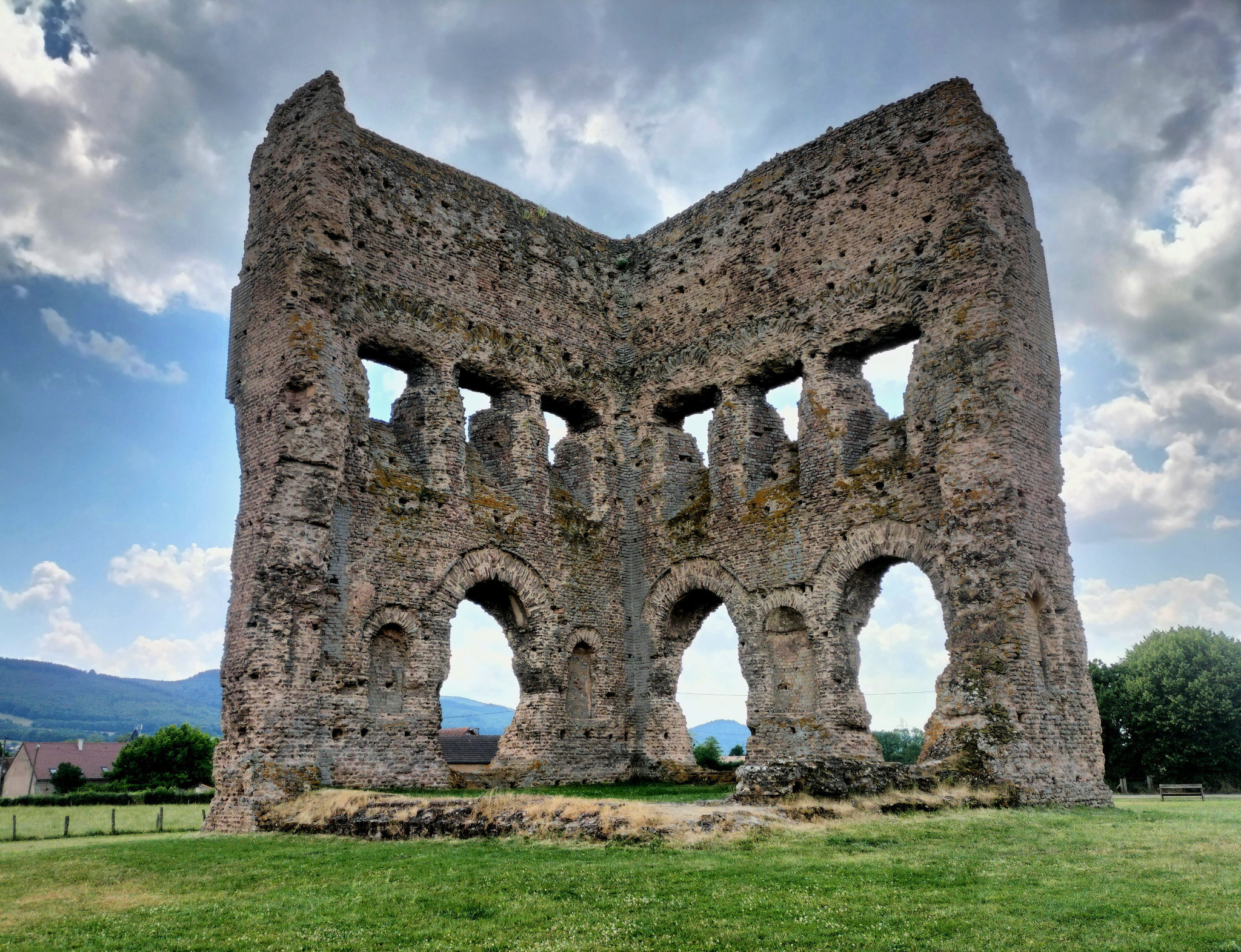 Autun, temple de Janus, face nord