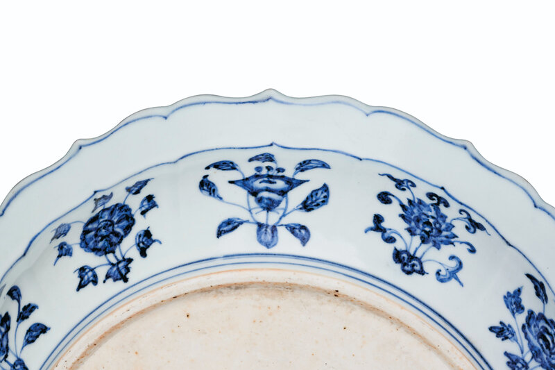 2020_NYR_18823_1551_004(an_important_blue_and_white_barbed_auspicious_flower_dish_with_the_mar025149)