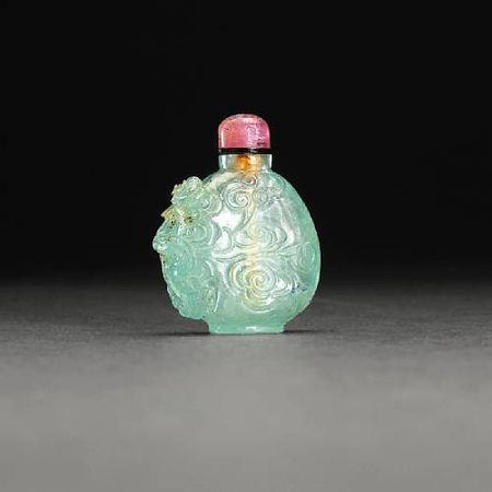 A_miniature_aquamarine_snuff_bottle