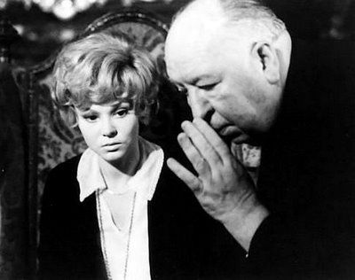 alfred_hitchcock_and_barbara_harris_in_family_plot2