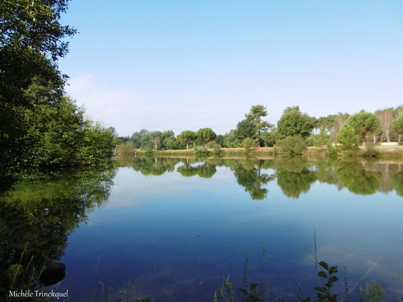 Etang d'Ous Pins et Eglise Lesgor 110918