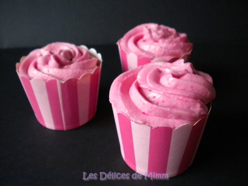 Cupcakes à la fraise bonbon pour Octobre Rose 3