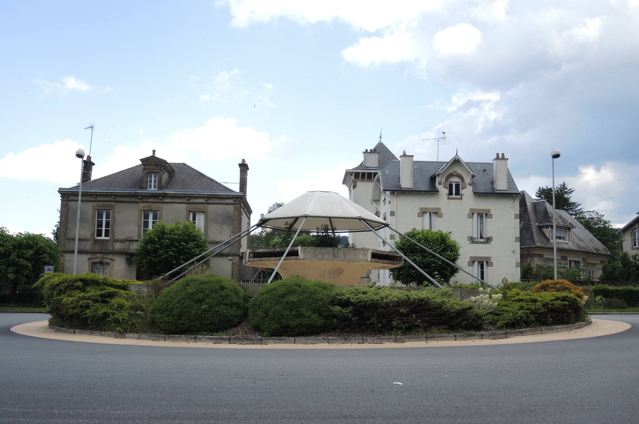 Bourganeuf, rond-point (23)
