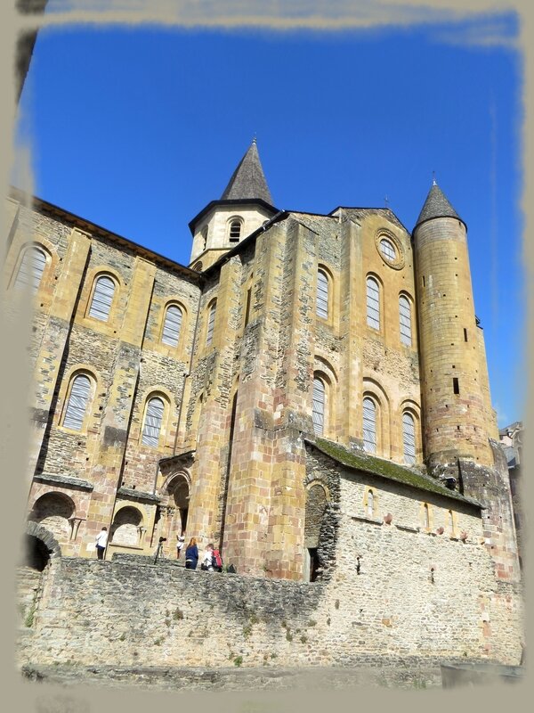AVEYRON_Conques_abbaye_c_t_