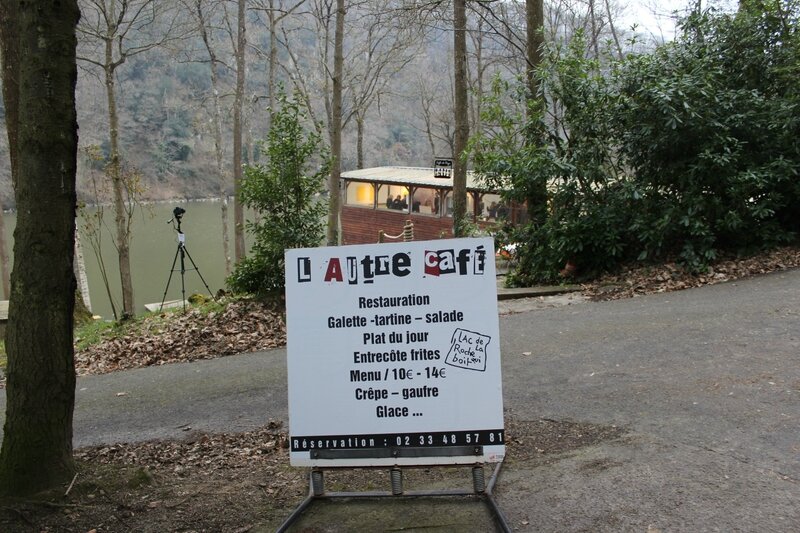 l'Autre Café, le bar-brocante du lac de la Roche-qui-Boit