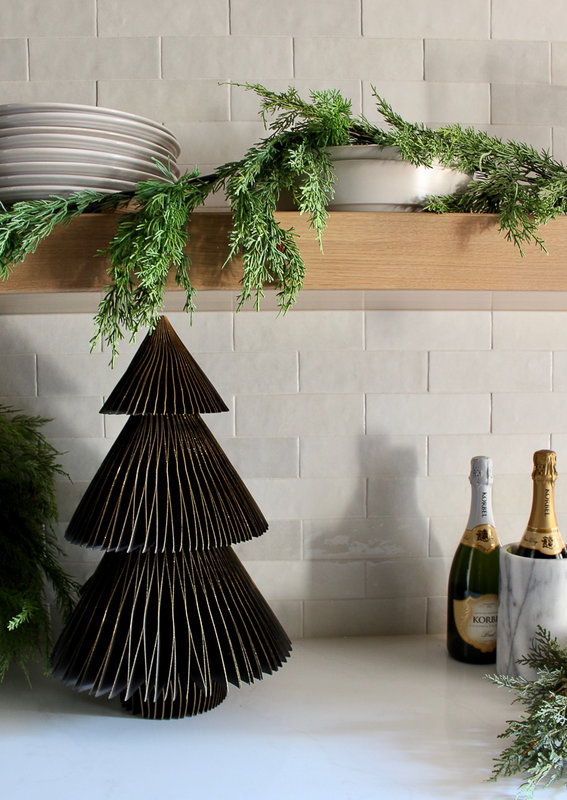 black_paper_xmas_tree