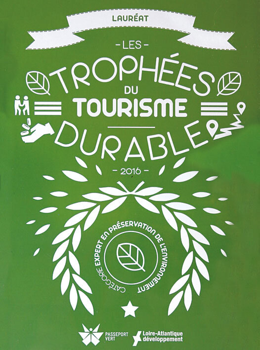 Domaine_de_MAZEROLLES_panneau_Trophees_du_Tourisme_durable