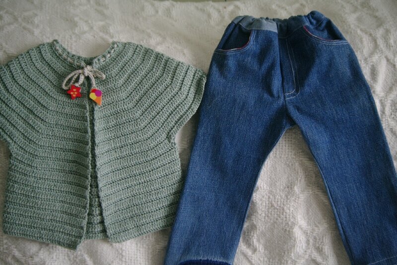 crocheter un gilet top-down et coudre un blue jean