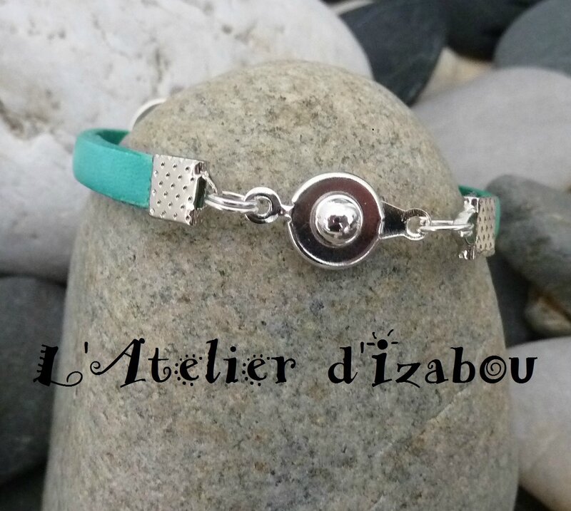 P1120561 Bracelet fille ou ado cuir turquoise, coeur martelé et fermoir pression