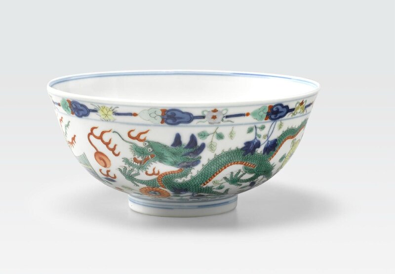 A wucai-decorated dragon and phoenix bowl, Guangxu six-character mark and of the period (1875-1911)