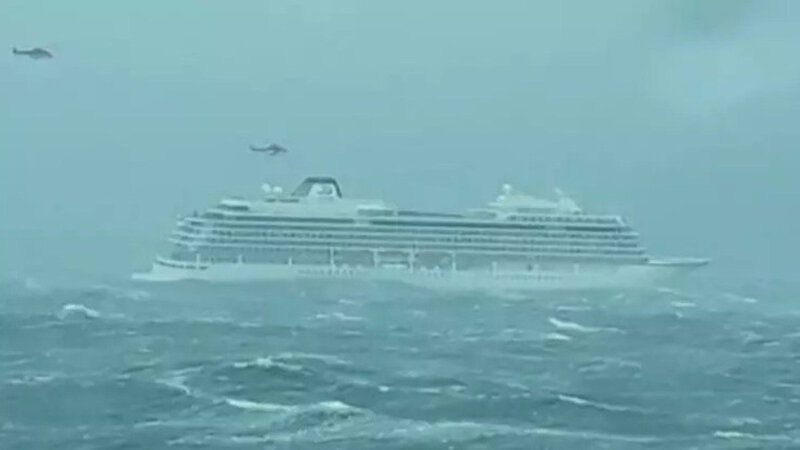 ob_a39f33_norwegian-ship-viking-sky-evacuation