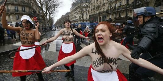 4365782_3_9a0c_des-femen-lors-d-une-action-a-paris-en-janvier_a276bcf4cb4af2aea4bb524ec8f7d455