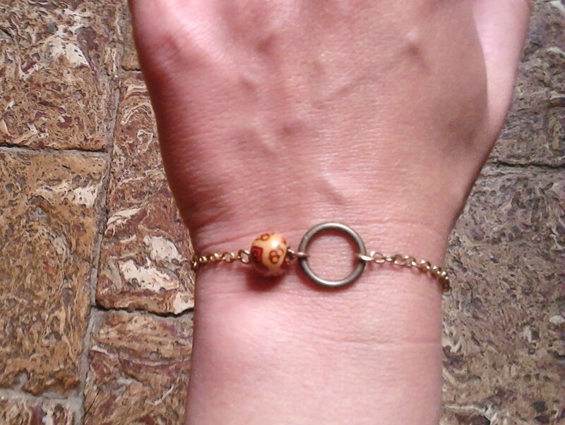 Bracelet anneau métal et perle bois