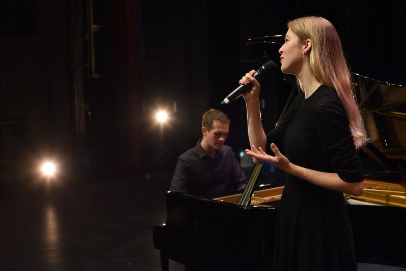 animation musicale cérémonie laïque PARIS Eure-et-Loir Eure Loir-et-Cher Essonne Yvelines Seine-et-Marne • chanteuse, chanteur, artiste, musiciens, groupe de musique