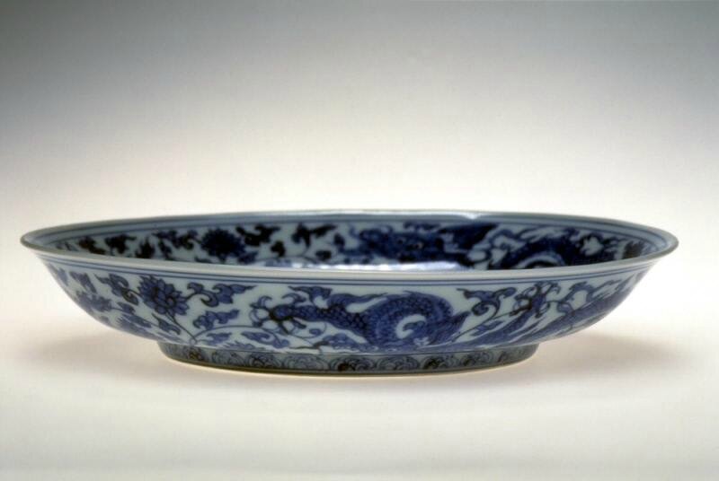Plate with dragons, Ming dynasty (1368-1644), Reign of the Zhengde emperor (1506-1521)