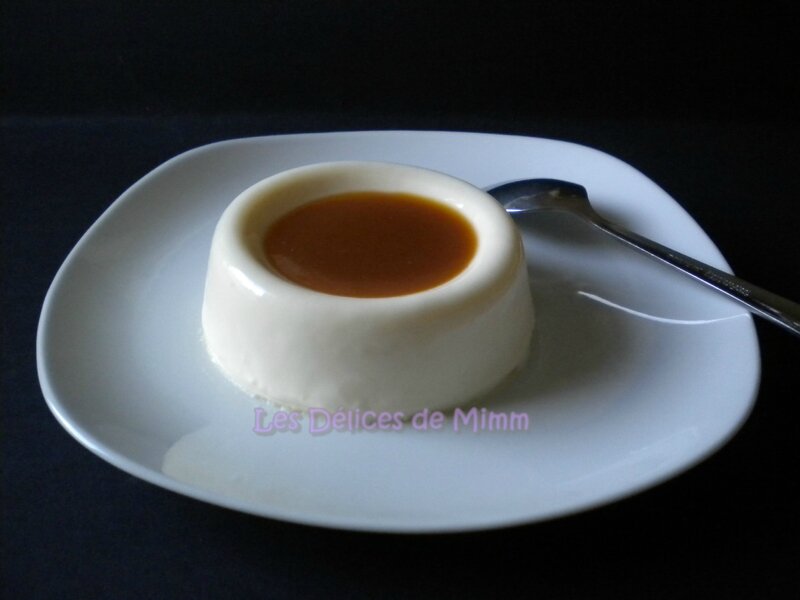 Panna cotta vanillée et sa sauce au caramel au beurre salé 3