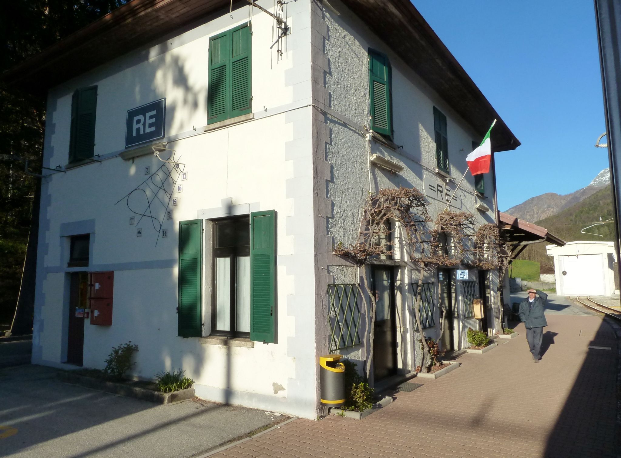 RE (Italie)