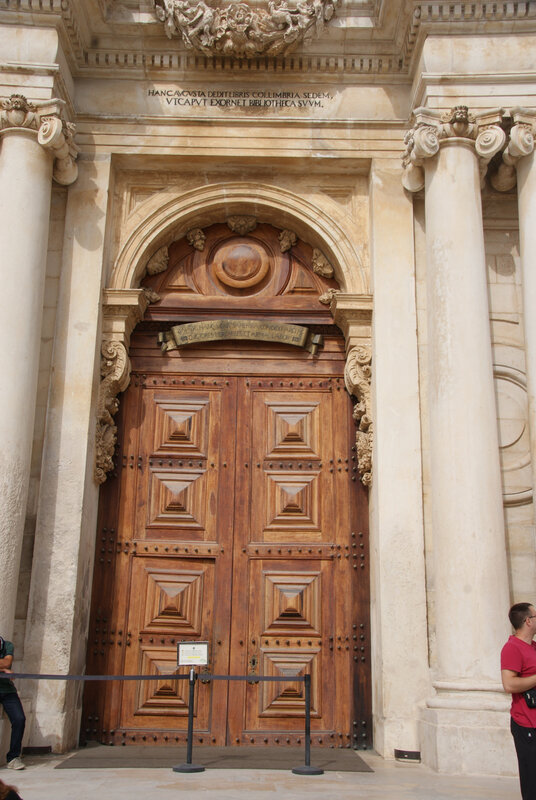 DSC00056-P-Coimbra-L'Université-La porte de la bibliothèque