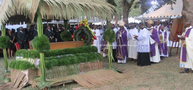 26 L'Absout dite par Mgr Balla, évêque de Bafia