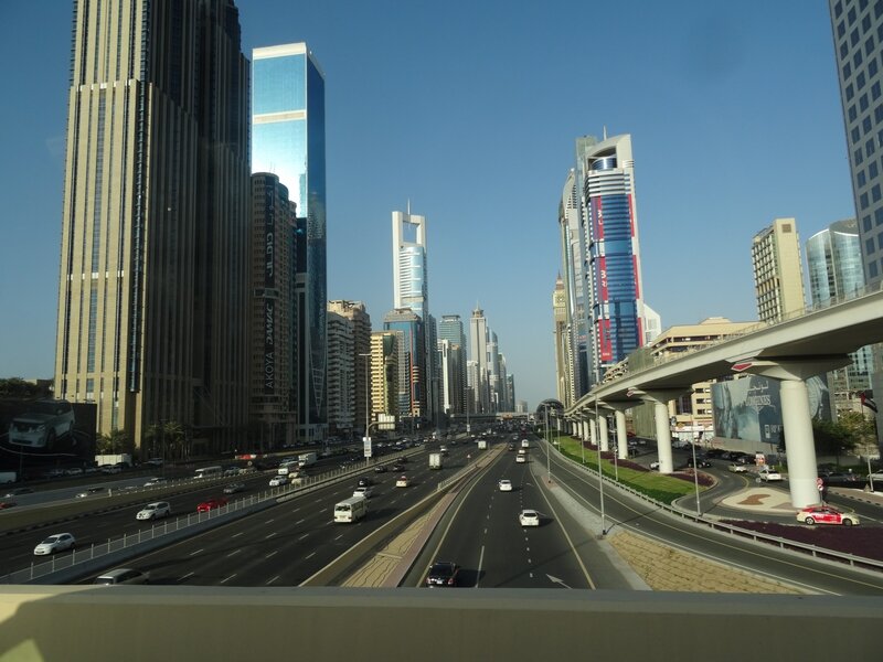 Immense alignement de grattes-ciels de la Sheikh Zayed Road
