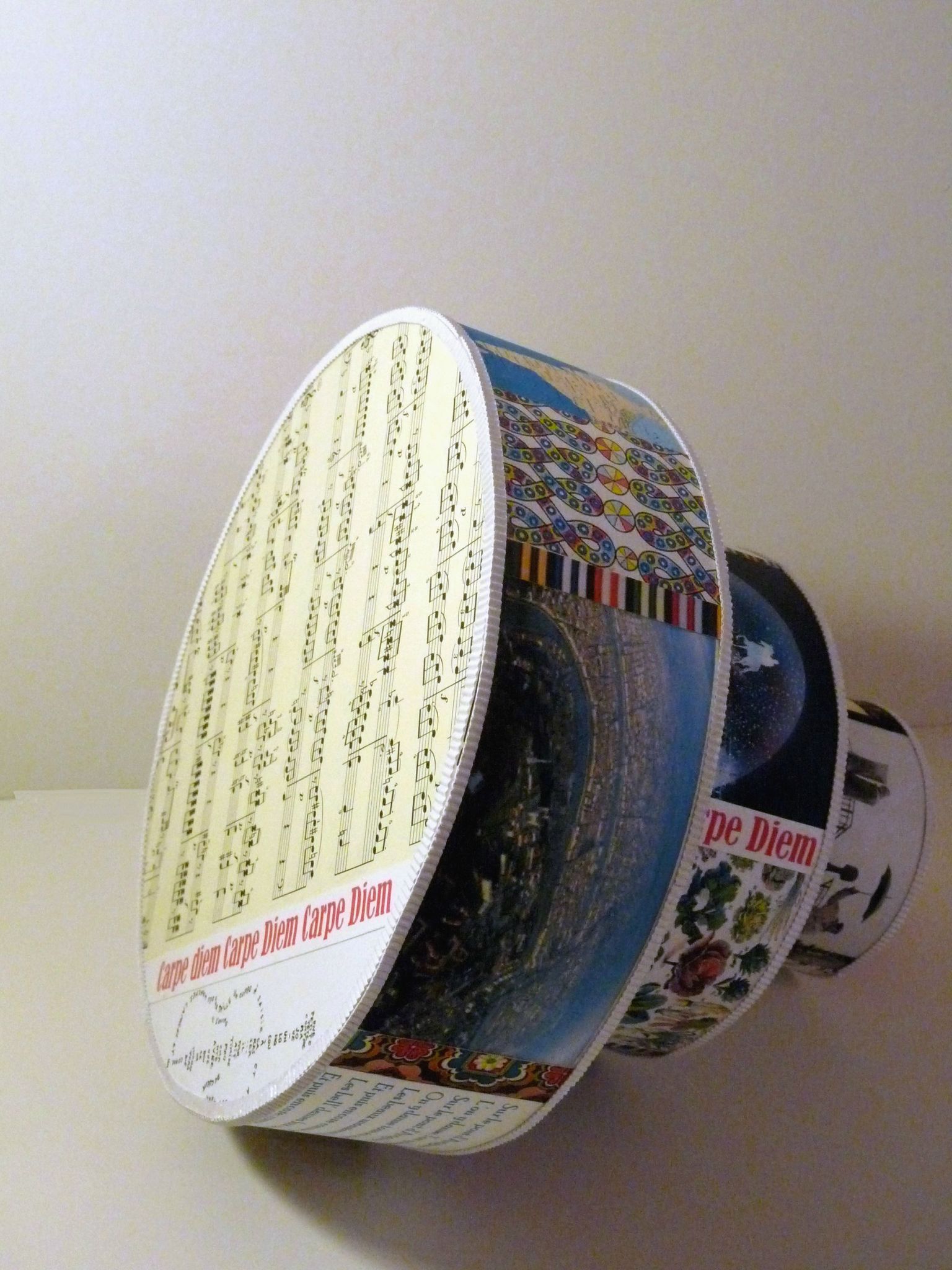 Gâteau souvenir, détail du dessous
