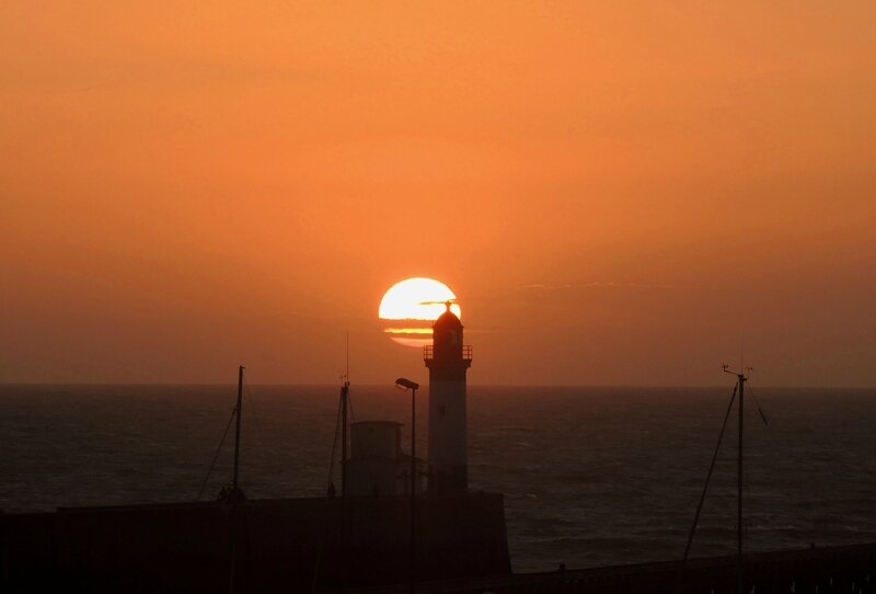 Le Tréport, coucher de soleil sur la phare (76)_002