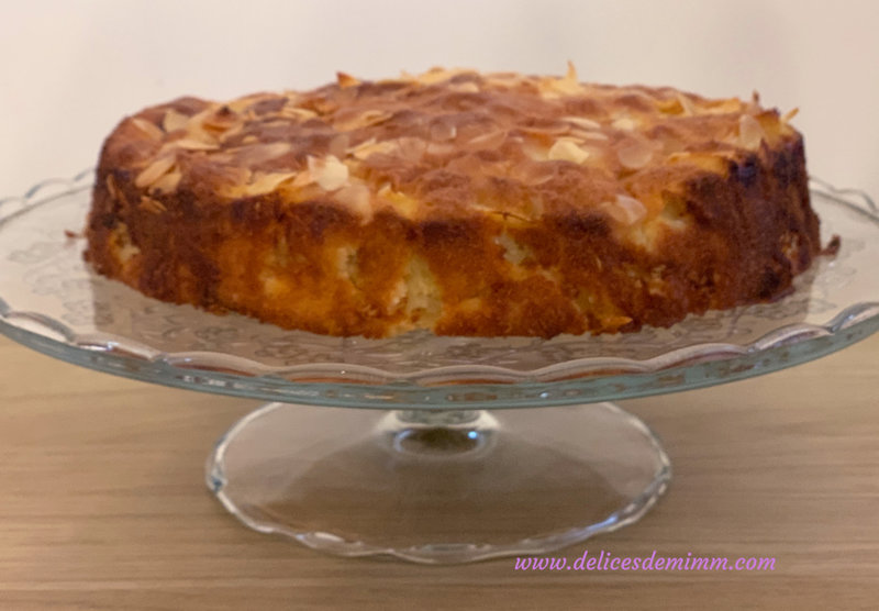 Gâteau aux pommes, rhum et amandes 5