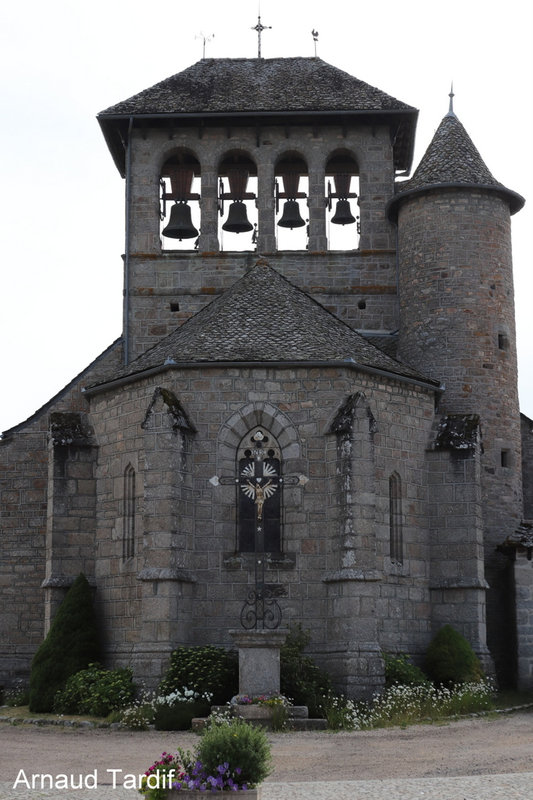 00524 Aubrac Juin 2023 - Aveyron - Saint-Symphorien de Thénières - L'église